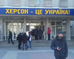 Оккупанты в Херсоне ищут "диверсантов", обстрелявших из гранатомета отделение полиции, – СМИ