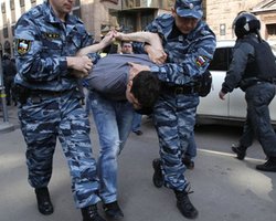 В день инаугурации Путина в Москве задержаны около 300 митингующих. Навальный и Удальцов оштрафованы