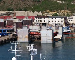 Ушел на дно вместе с судном: в бухте оккупированного Севастополя утонул плавдок (фото)