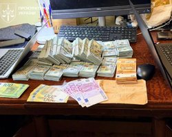 Прикриття "інтимних студій" та корупція в поліції: суд відправив під варту п'ятьох фігурантів з трьох областей