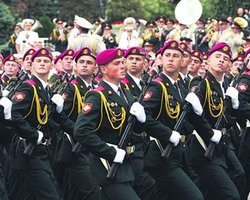 На Крещатике проходит военный парад