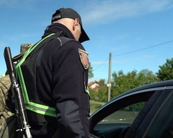 Перевірки ТЦК на блокпостах: чи мають право зупиняти авто та вимагати документи