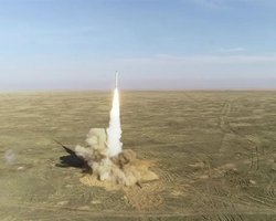 Иран провел испытания баллистических ракет: они поразили цели на расстоянии 1,8 тыс. км