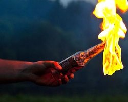 Активисты готовят тысячи бутылок с "коктейлем Молотова"