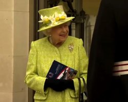 Ярче всех. В чем заключался секрет гардероба Елизаветы II