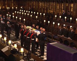 Похороны принца Филиппа: кто из королевской семьи пришел на церемонию прощания (видео)