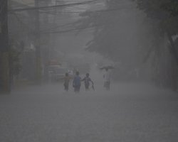 В Китае жертвами непогоды стали десятки человек, пострадали свыше 350 тысяч