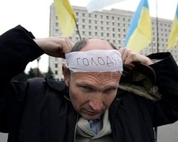 На Банковой голодают более сотни чернобыльцев