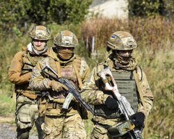 Контратака ЗСУ на Херсонщині та тяжкі бої на Донбасі, — огляд боїв від аналітика (карта)