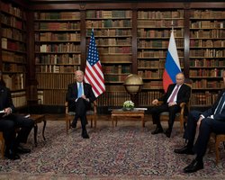 "Їхній хлопець заснув першим". Що пишуть іноземні ЗМІ з приводу зустрічі Байдена і Путіна