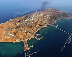 США та Ізраїль завдали ударів по острову Харк: Іран погрожує відповісти, — ЗМІ