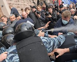 В милиции признали, что Беркут применил слезоточивый газ против митингующих возле КГГА