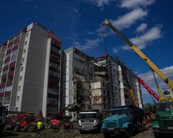 22 жертви, зруйнований будинок та пошукові роботи: всі деталі обстрілу багатоповерхівки в Умані