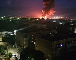 Знищено 4 резервуари: розвідка Британії показала наслідки ударів по нафтобазі в Енгельсі