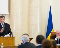 Янукович поручил Кабмину обеспечить доступ украинцев к интернету