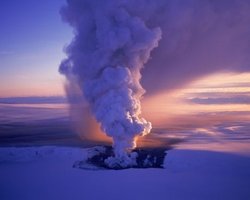 В Исландии началось извержение вулкана