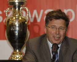Евро-2012 могут перенести на другой год, - Мартин Каллен