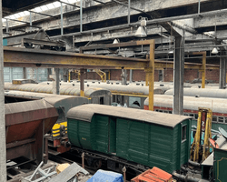 Рідкісні та забуті: блогер показав найбільший покинутий ангар потягів у Європі (фото, відео)