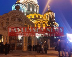 В Благовещенском соборе Харькова началось отпевание Геннадия Кернеса