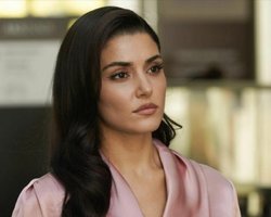 Арешт зірки серіалу "Постукай у мої двері: Ханде Ерчел затримали прямо в аеропорту (фото)