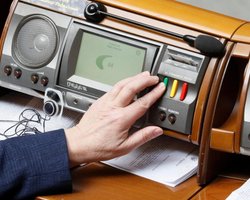 Справка о несудимости от Авакова больше не нужна: Рада упростила регистрацию на осенние выборы