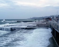 Нефтяные пятна появились на двух пляжах в Одессе: что известно