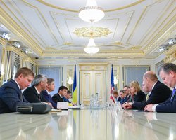 Зеленский обсудил противодействие российской агрессии с делегацией США