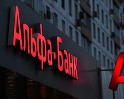 Первый банк в Украине заявил, что прекращает продажу валюты и закрывает отделения
