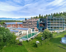 Назван лучший семейный отель в ЕС: здесь есть огромные игровые зоны, спа и аквапарк (видео)