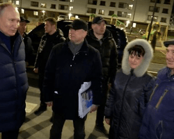 "Помилуватися братськими могилами": в Україні відреагували на візит Путіна в Маріуполь