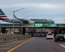 American Airlines частично изменила расписание рейсов из-за остановки трубопровода