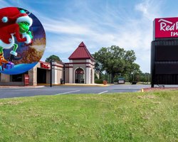 Грозит до пяти лет: женщину арестовали за кражу детских подарков из-под елки