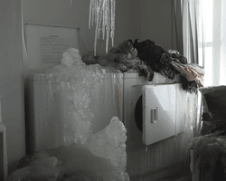 Усе вкрите льодом: економія на опаленні обернулася катастрофою для власника квартири