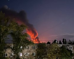 Дрони атакували нафтопереробний завод у Саратові: нарахували 17 вибухів (відео)
