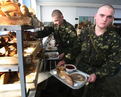 От 6 до 17 грн за яйцо: СМИ показали, как в течение года менялись поставщики Минобороны (видео)