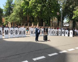 В десятках городах страны проходит акция "Украина спрашивает: Кто заказал Катю Гандзюк"