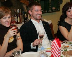 Автомобиль харьковского регионала сбил женщину