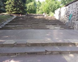 Более 600 тысяч на подогрев ступенек в парке: в Днепре объявили новый тендер