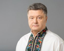 У некоторых из-под вышиванок выглядывают косоворотки,  - Порошенко