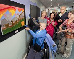 Таблеток и зрелищ. Западные клиники используют произведения искусства в лечебных целях