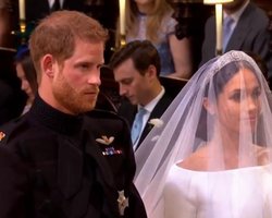 Рядом с Елизаветой II и вместе с детьми: появились официальные фото со свадьбы принца Гарри и Меган Маркл