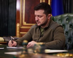 Зеленский сменил командующих Объединенных сил, ДШВ и Сил теробороны: список (указы)