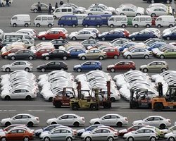 Ограничения украинских властей привели к всплеску продаж на автомобильном рынке, - СМИ