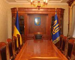 Януковичу сделали офис в Межигорье, чтобы не перекрывал дорогу