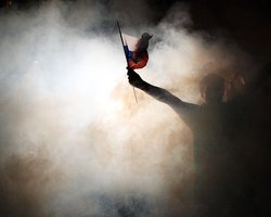  За брошенный на Евро-2012 файер россиянину грозит до пяти лет тюрьмы