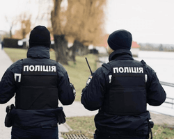 Избили мужчину на пороге столичного ТЦК: прокуратура объявила подозрение двум правоохранителям (фото)