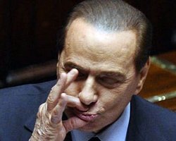 В Италии 8 человек обвиняются в доставке проституток Берлускони