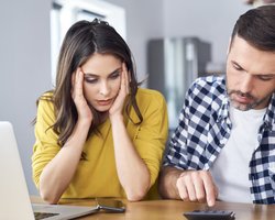 Наличные и валюта превыше всего: как украинцы хранят деньги и накапливают ли "на черный день"