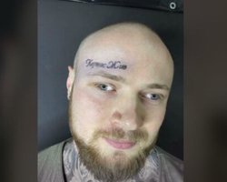 Кернес жив. Парень набил себе на лице тату в честь покойного мэра Харькова