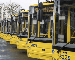 В Киеве остановились троллейбусы, курсирующие в аэропорт "Жуляны", куда прилетел Порошенко